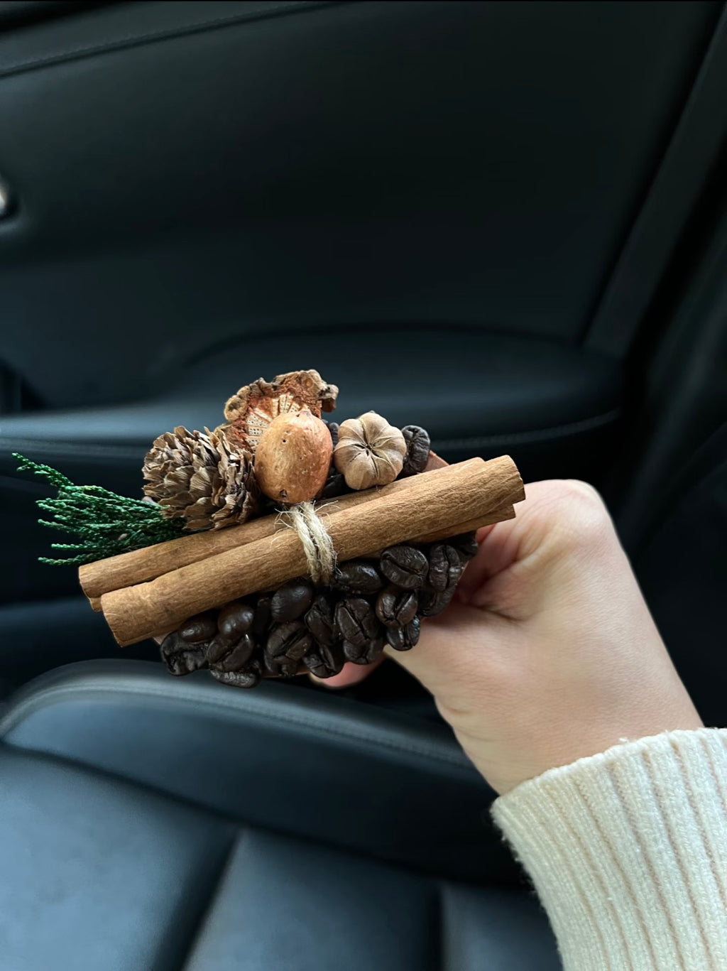 Cinnamon Grove Natural Spice Car Vent Clip