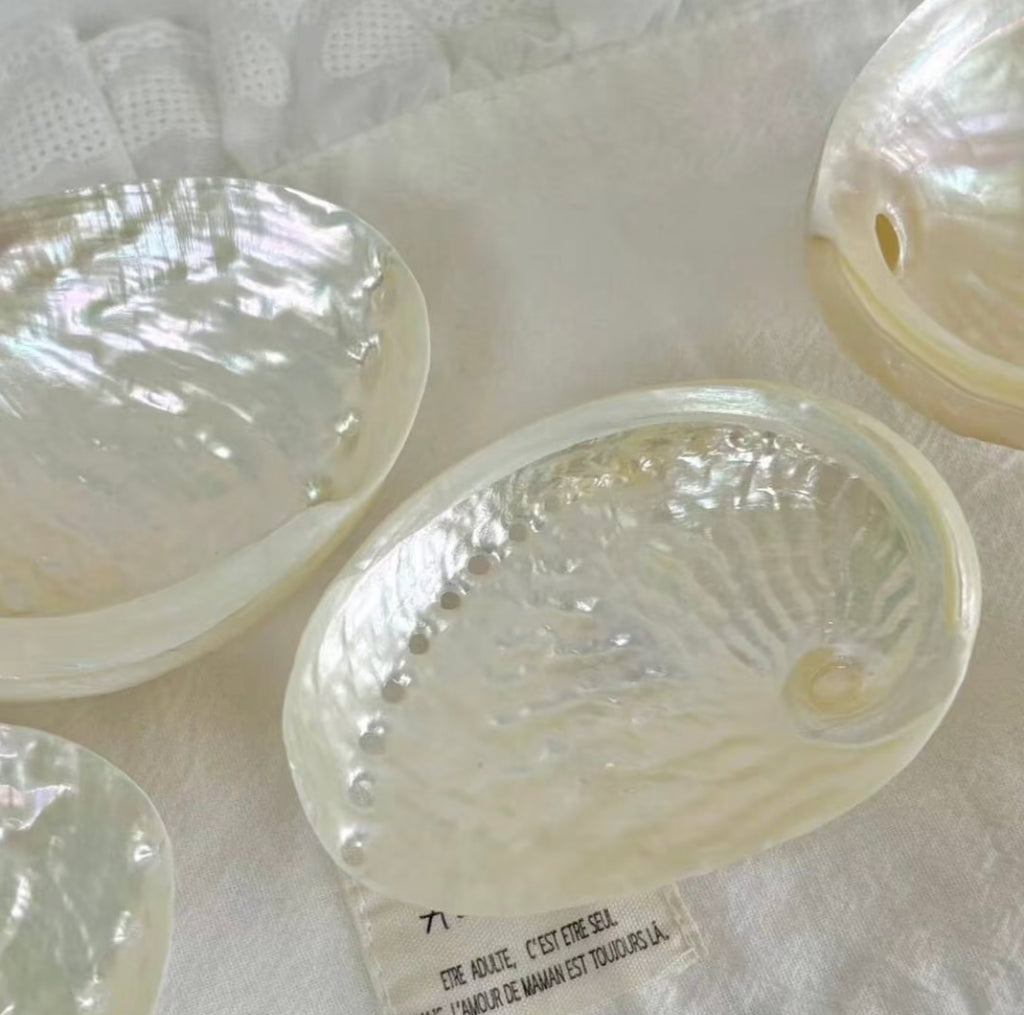 PearlNacre Crystal Cup – Handcrafted White Abalone Shell & Crystal Base Jewelry Tray