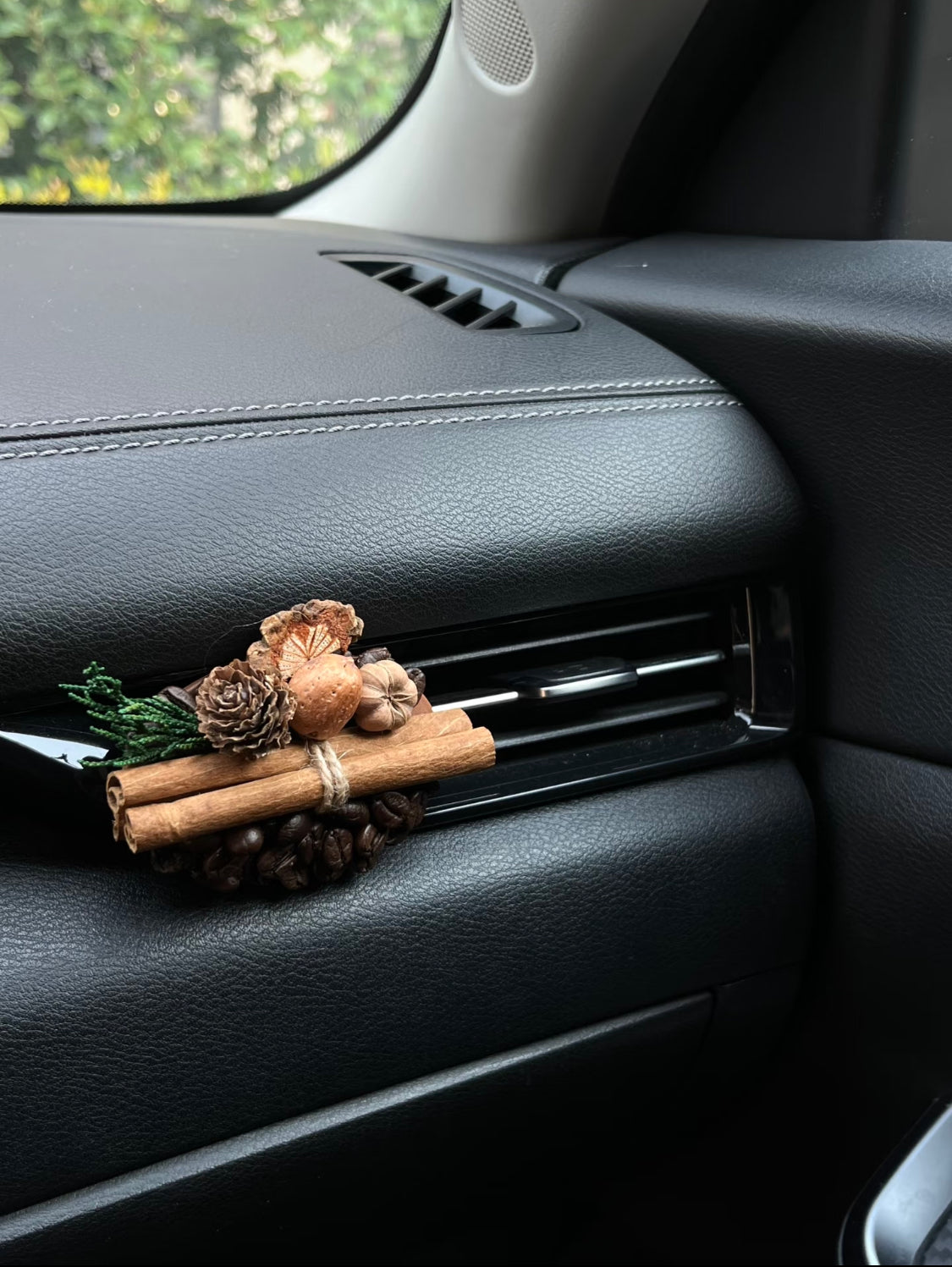 Cinnamon Grove Natural Spice Car Vent Clip