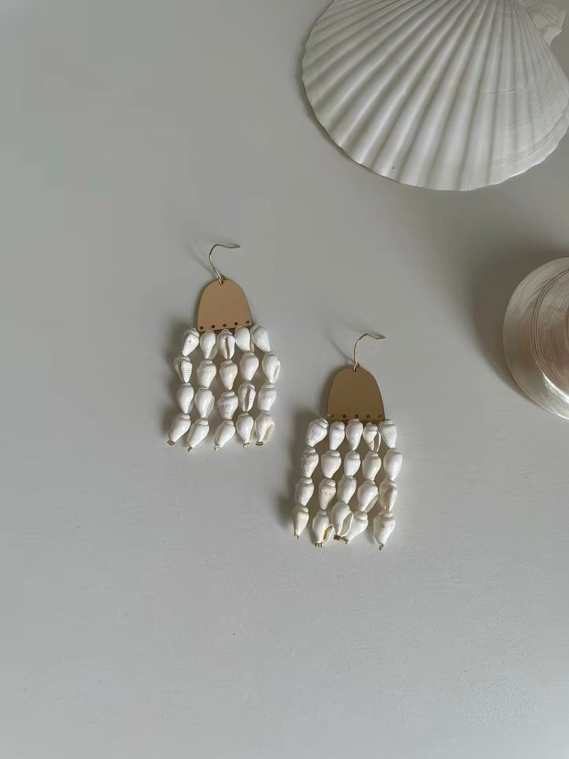 ShellCascade Earrings – Handcrafted Natural Sea Shell & Gold-Plated Copper Geometric Dangle Earrings