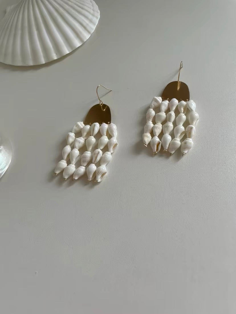 ShellCascade Earrings – Handcrafted Natural Sea Shell & Gold-Plated Copper Geometric Dangle Earrings